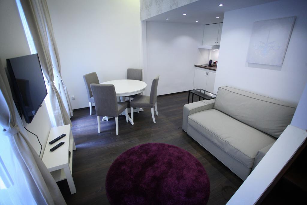 Chain Bridge Apartman